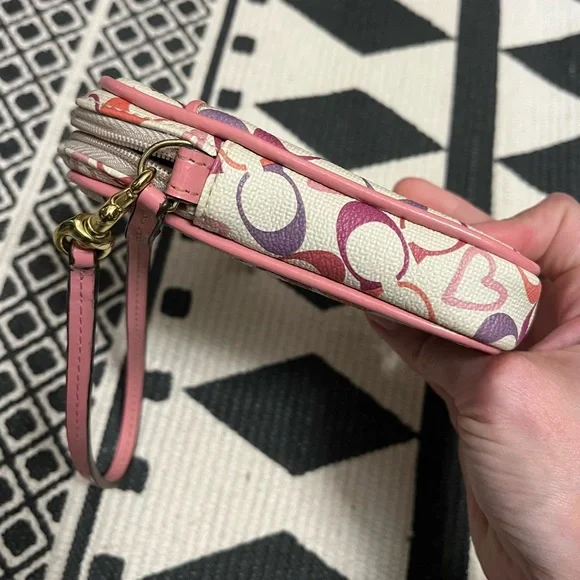 RARE Vintage Coach Pink Chelsea Waverly Heart Wristlet White Y2K Coated Canvas - Picture 4 of 9